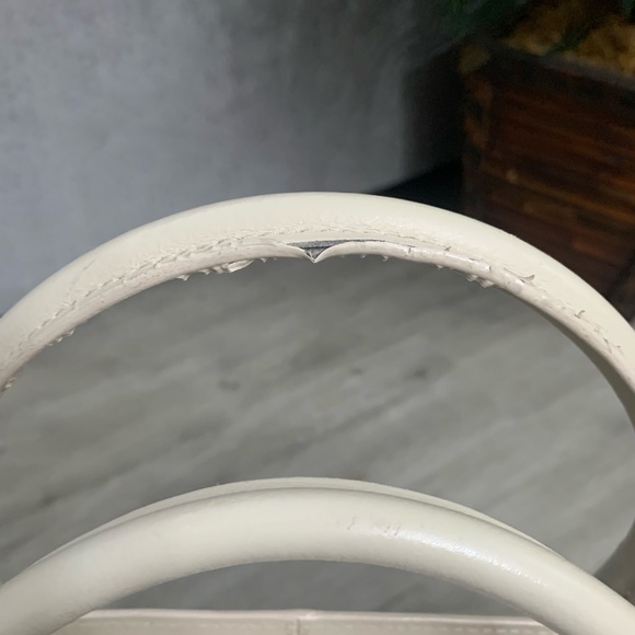 McKlein Leather Cream Laptop wheeled bag 17x12, rain cover included - Picture 4 of 10